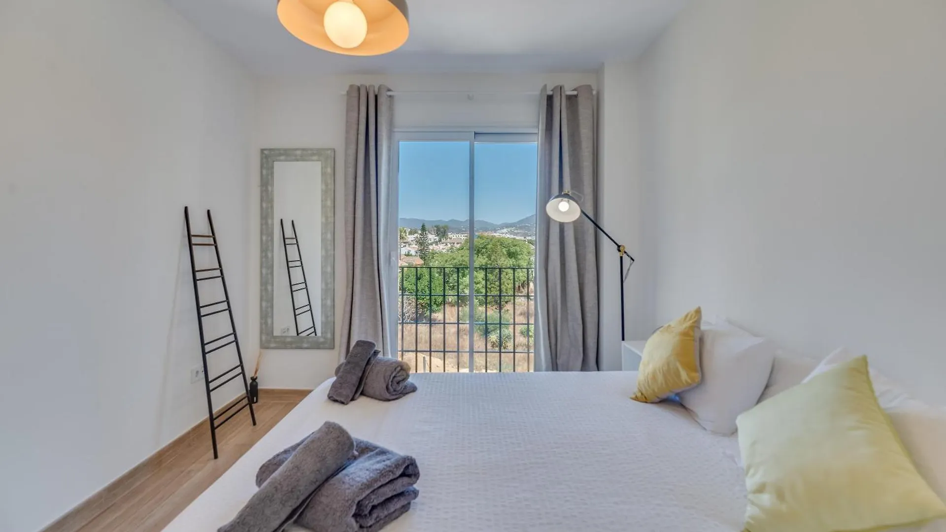 Marbella Beach San Pedro Apartment